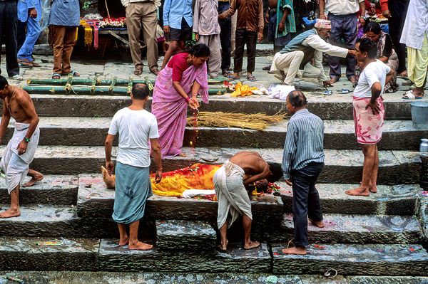 Nepal. Kathmandu. Cremation in Pashupatinath