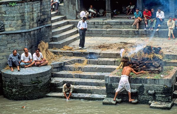 Nepal. Kathmandu. Cremation in Pashupatinath