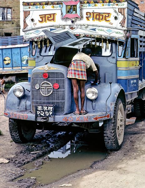 Nepal. Kathmandu. Repairing a truck