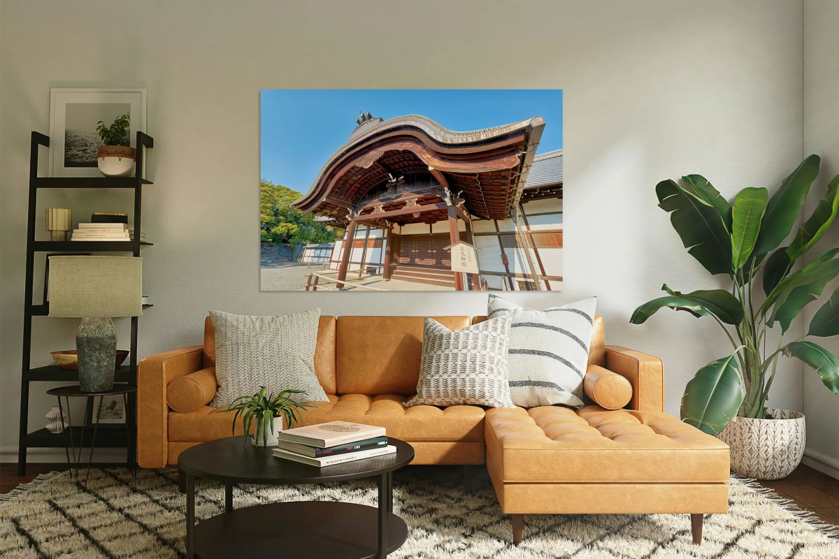 Visitors admire the entrance of Honmaru Palace in Nijo Castle K