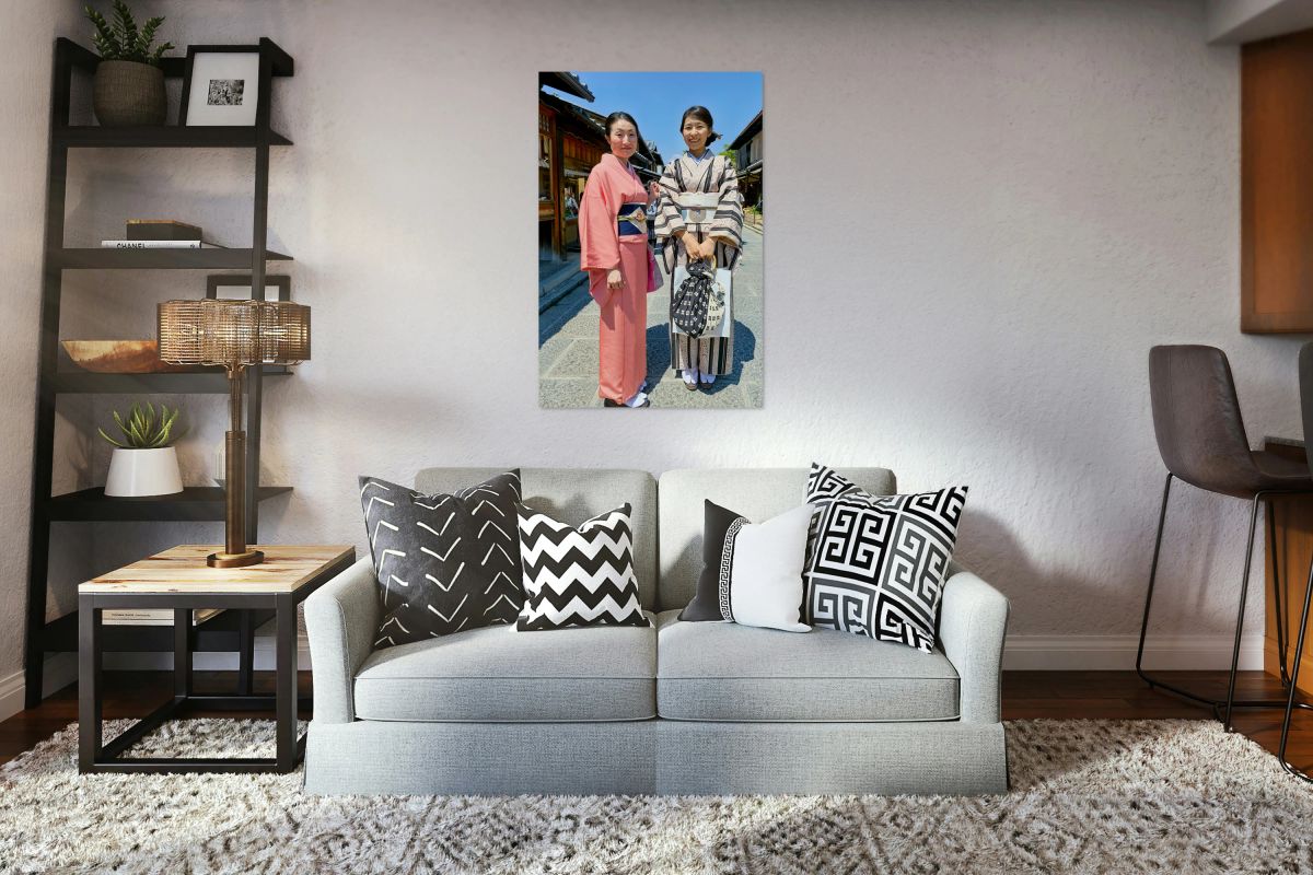 Women in traditional kimono walking in Kyotos Higashiyama distr