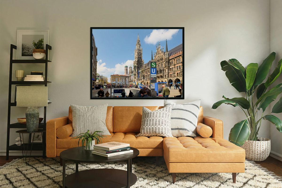 Busy day at Marienplatz with Rathaus and subway entrance in Muni