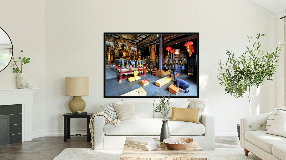 Worshippers offer prayers in a Buddhist temple in Shanghai Chin