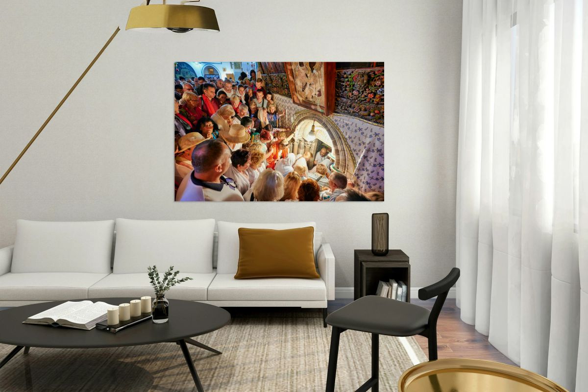 Crowd gathers at grotto of nativity in Bethlehem Israel