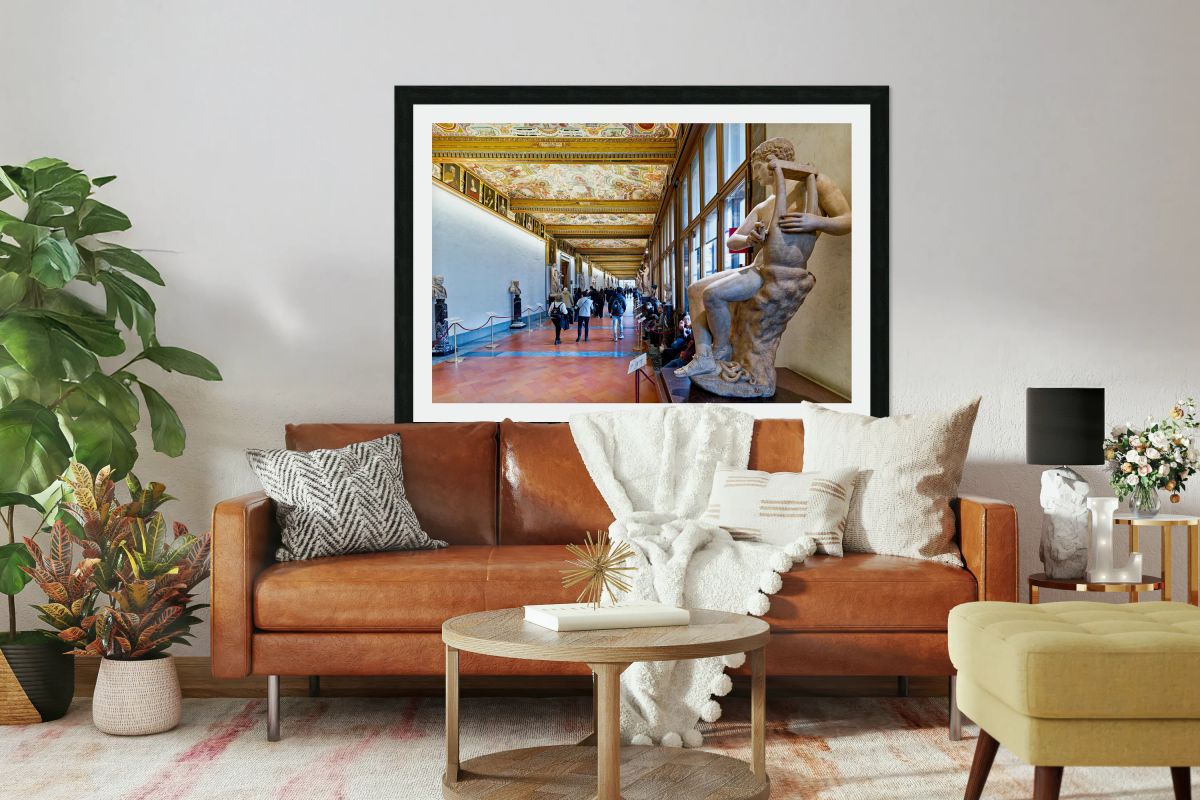 Visit to Uffizi Gallery in Florence with sculptures and visitors