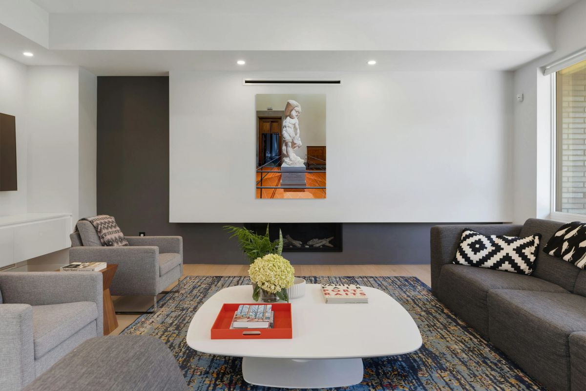 Michelangelos Prigione sculpture in Gallery of the Academy Flor