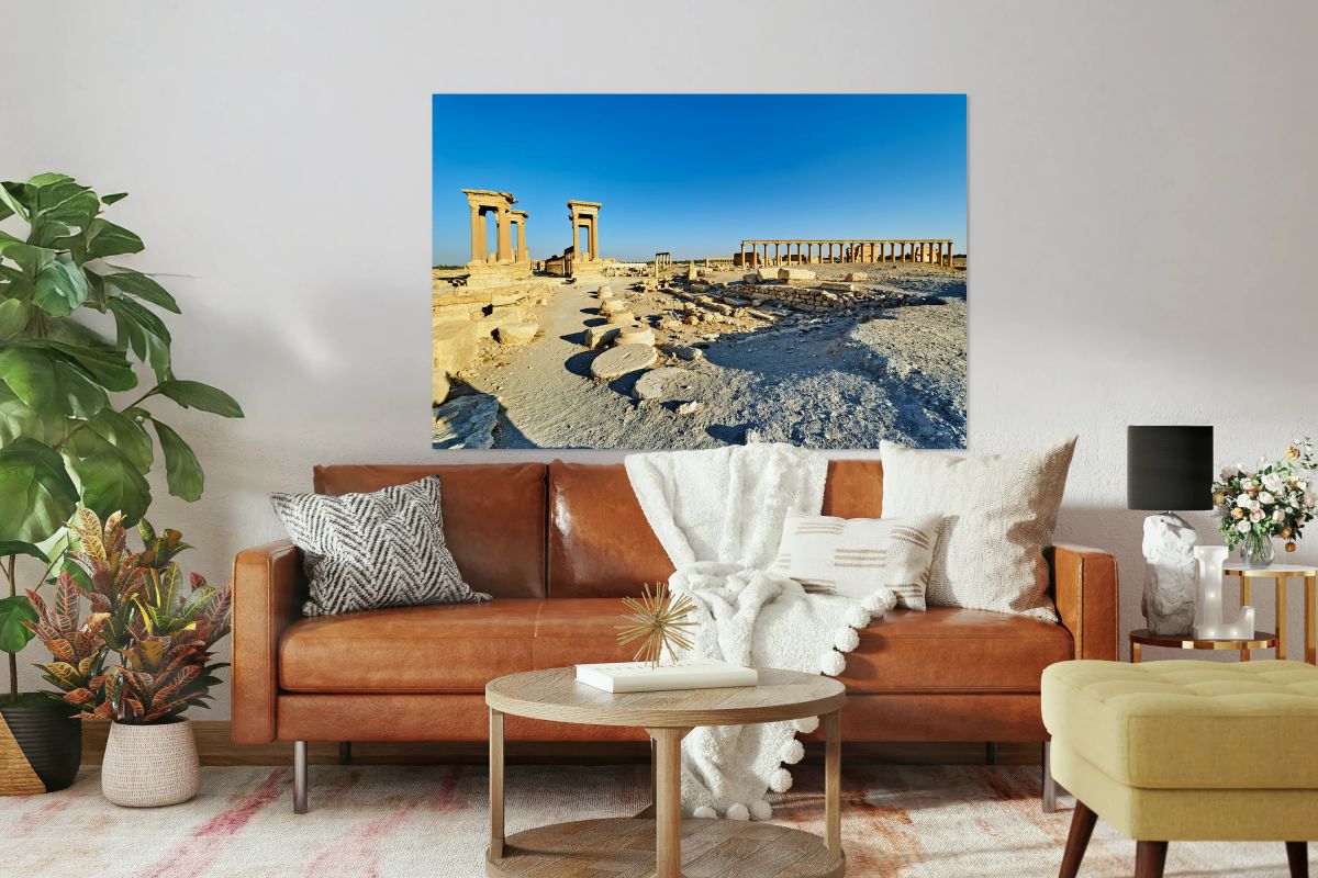 Visit to Palmyra in Syria shows the ancient tetrapylon and colon