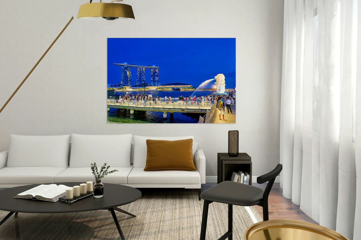 Visitors watch Merlion fountain with Marina Bay Sands Hotel in v