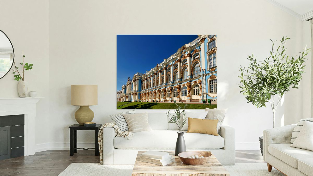 St. Petersburg shows Catherine Palace in clear sunlight