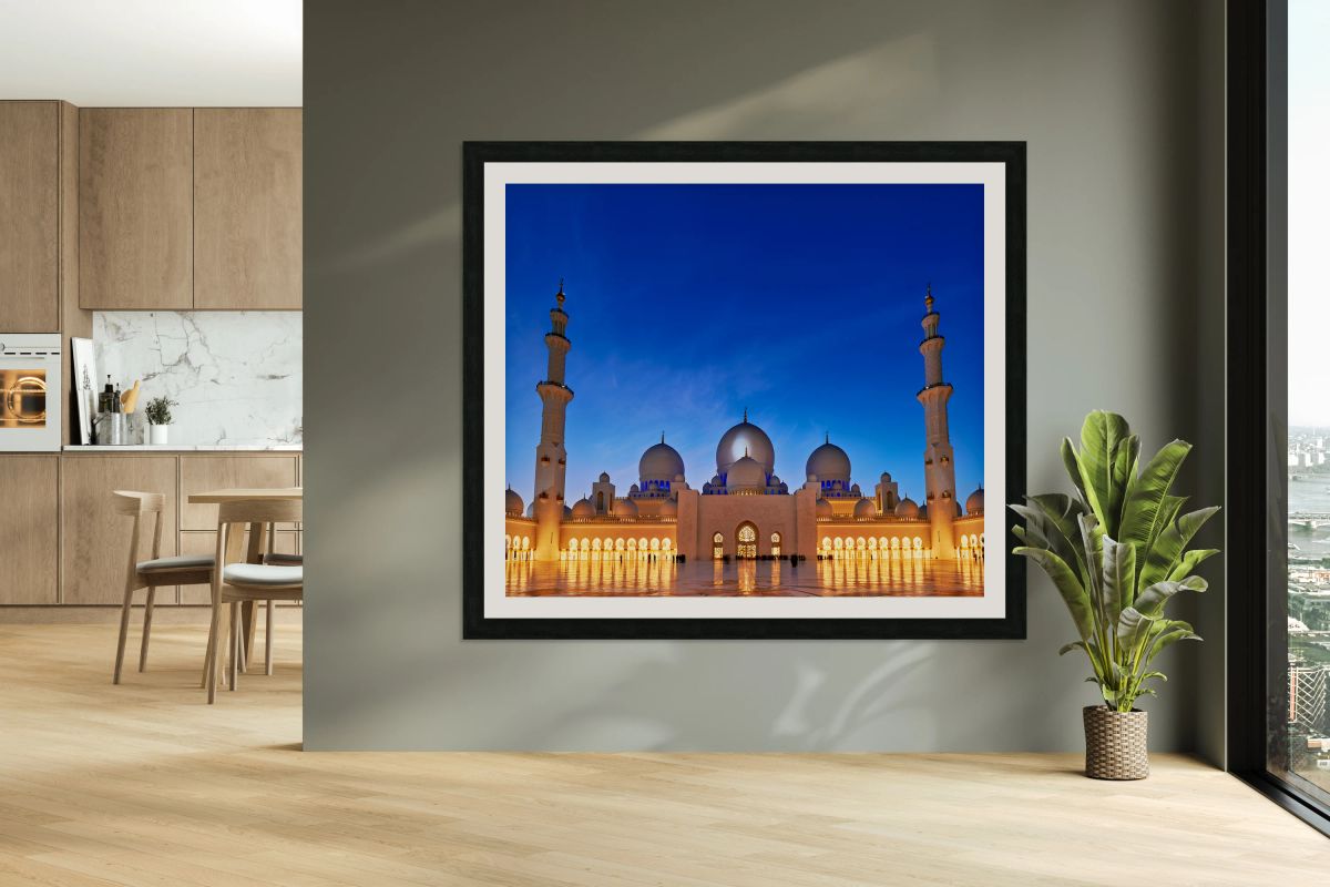 Visiting Sheikh Zayed Grand Mosque in Abu Dhabi at night