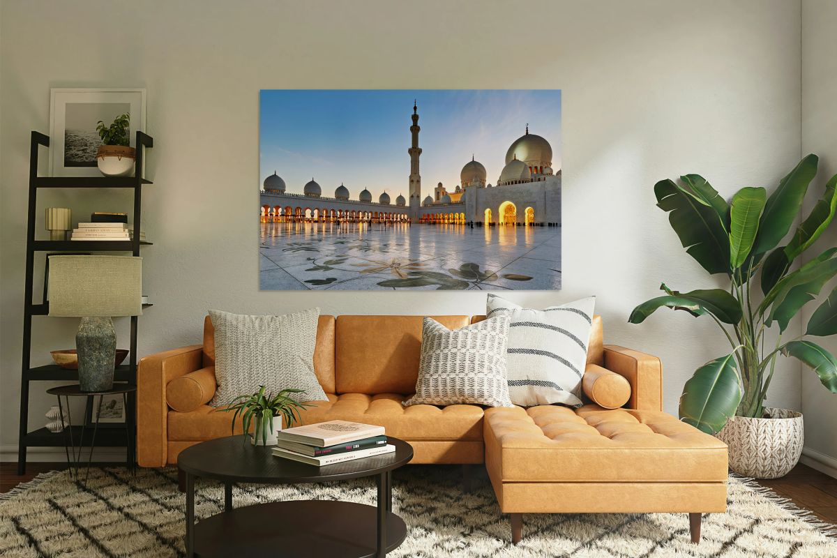 Exploring Sheikh Zayed Grand Mosque in Abu Dhabi at dusk