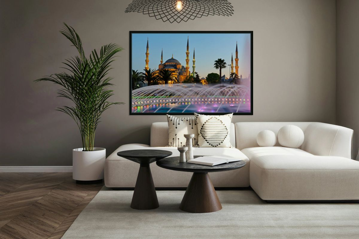 Visit to Blue Mosque and fountain at twilight in Istanbul