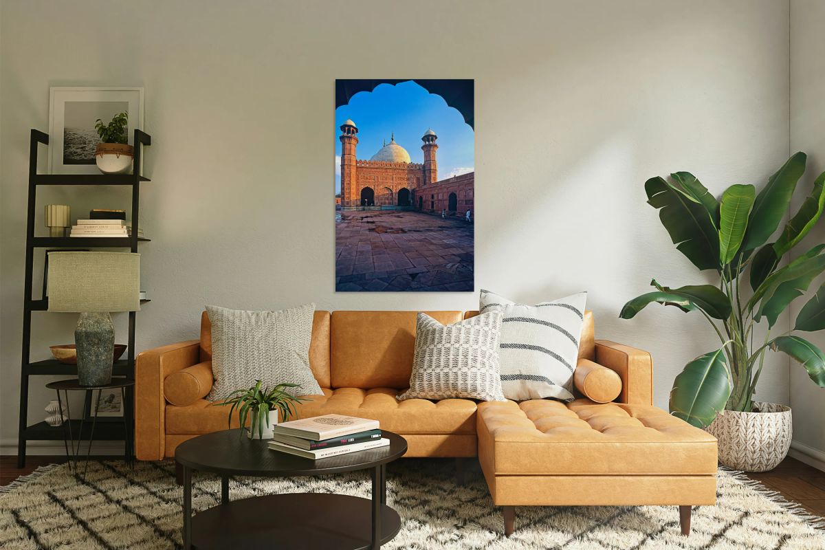 Badshahi mosque in Lahore shows historic architecture in sun