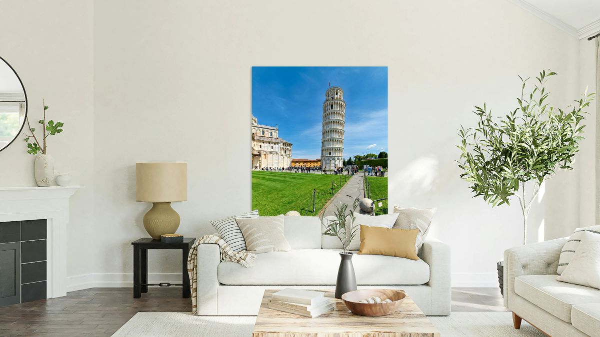 Exploring the Leaning Tower in Piazza dei Miracoli Pisa