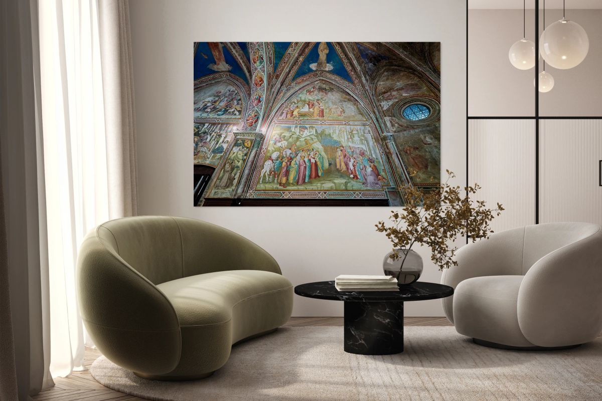 Visit frescos in the Chapel of the Daily Cross in Volterra