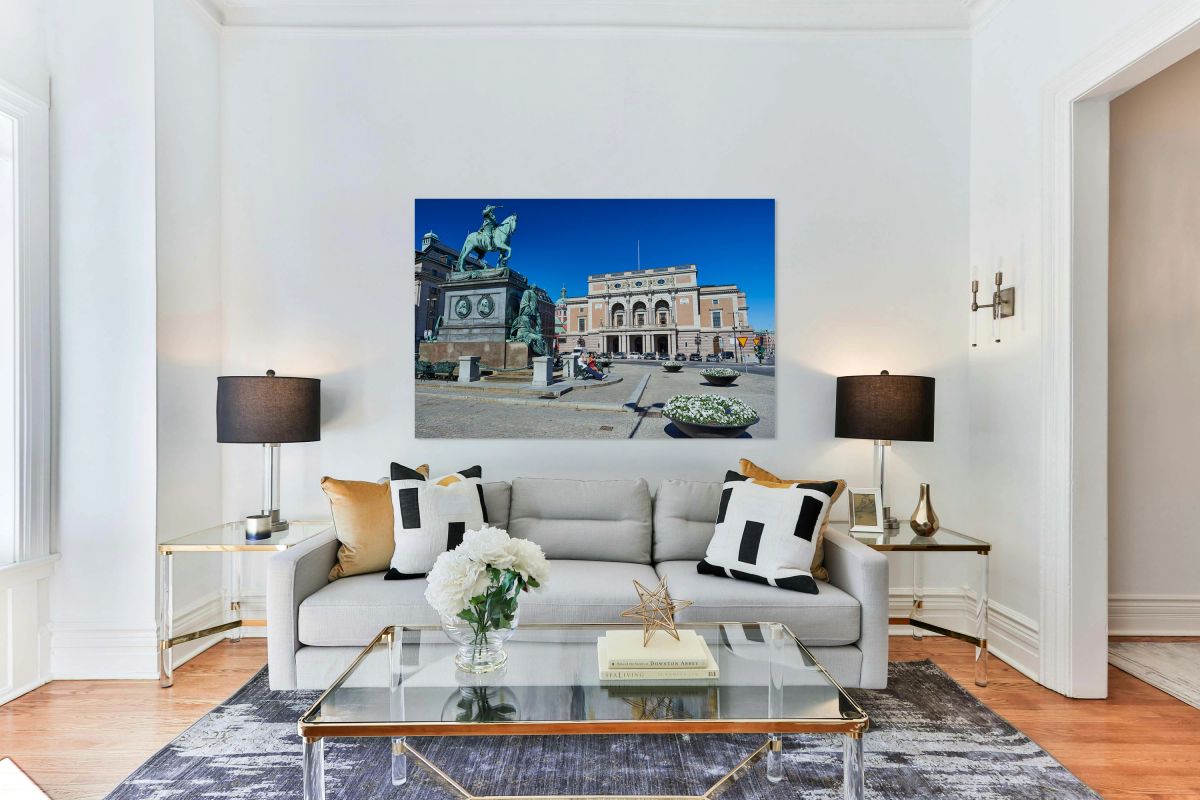 Walking in Gamla Stan near the statue and building