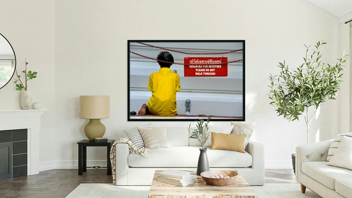 Prayer at wat phra kaew in bangkok