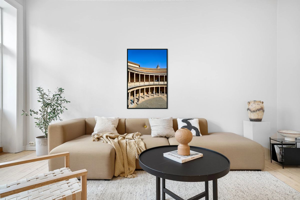 Visitors in Granadas Generalife courtyard