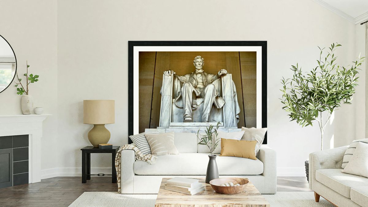 Marble statue of Abraham Lincoln in Lincoln Memorial