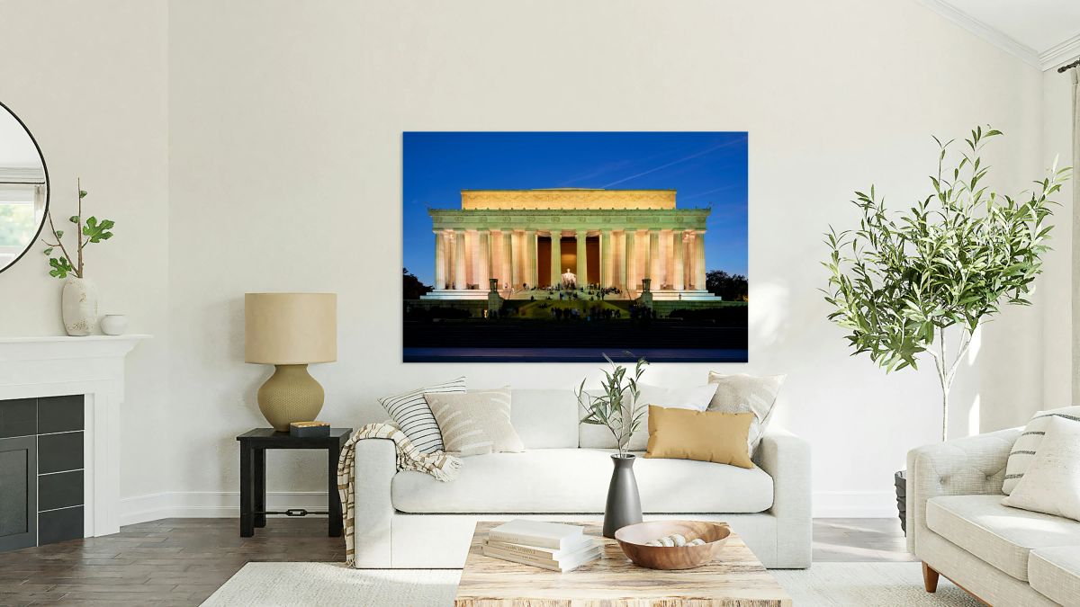 Lincoln Memorial shines in D.C. at sunset