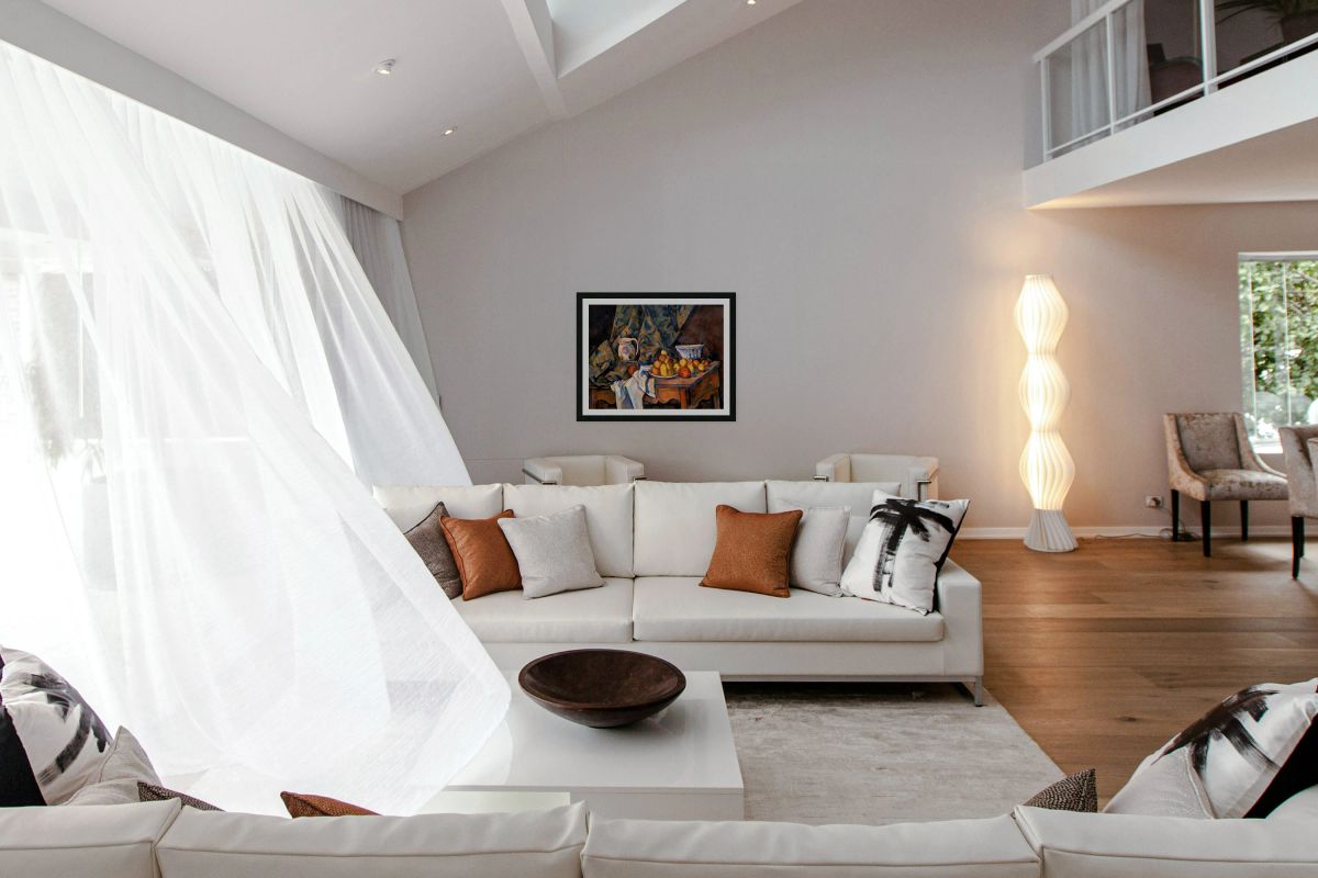 Apples and peaches on a table in Washington