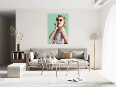 Pinup shouting out loud Reproduction