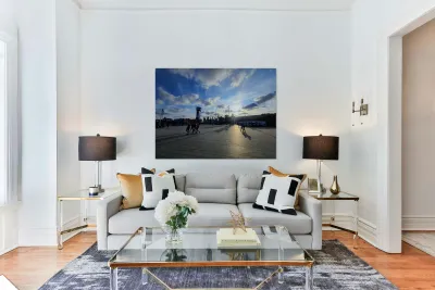 Geometry of Light and Stride Reproduction