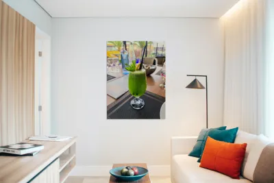 The Emerald Pour Reproduction