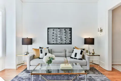 Symmetry in Spine Reproduction