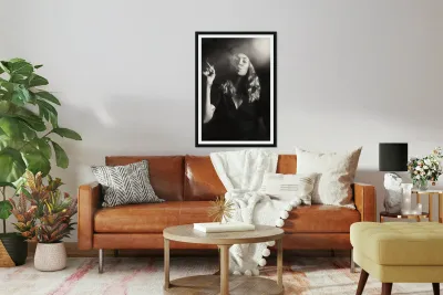 Drama Lit Noir  Reproduction