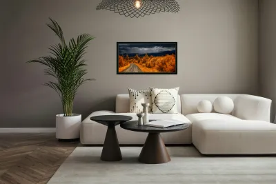 Epic Descent: Montanas Infrared Mountain Road Reproduction