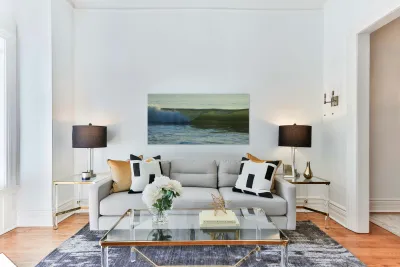 Breaking Glass  72.36 Reproduction