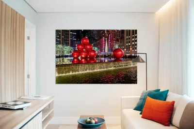 Manhattan showcases big red ornaments at Christmas time Reproduction