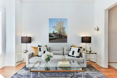 Old houses in Colonial Williamsburg Reproduction